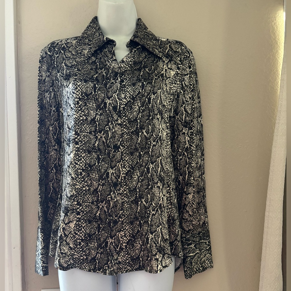 Zara Black and White Fitted Long Sleeve Blouse